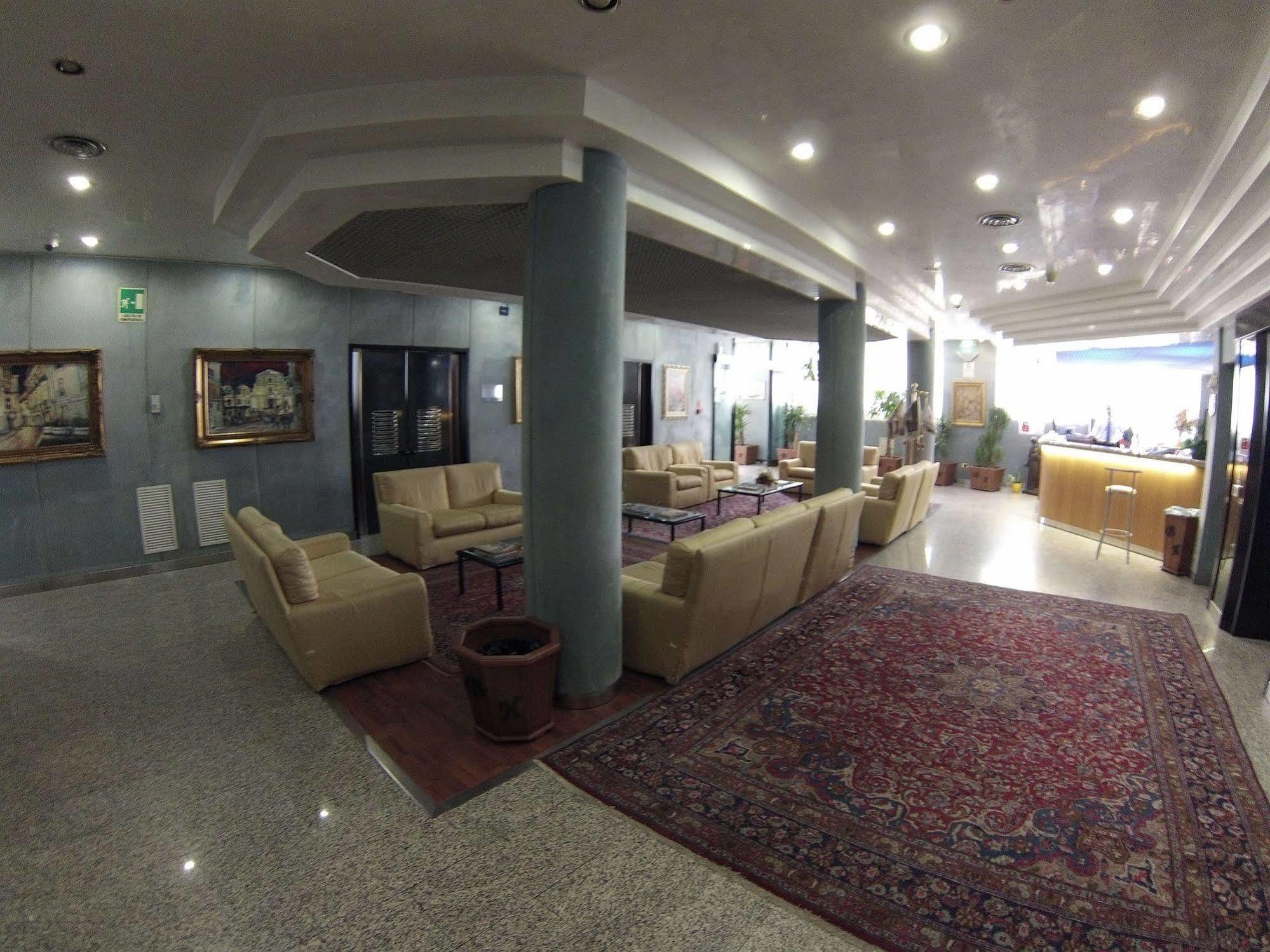Benny Hotel Catanzaro Buitenkant foto